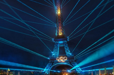Eiffelturm mit den Olympia Ringen